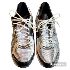 New Balance Men’s 840 Heritage Collection Size 9 1/2D